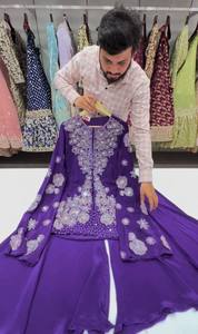 CODAGE DE BRODERIE LOURDE DE CONCEPTEUR AVEC LE TOP DE TRAVAIL À LA MAIN DE PERLES - Product Image 2