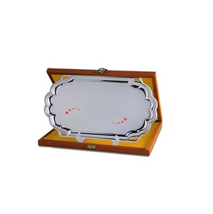 Placa de placa de metal plateado de alta demanda con caja de madera para hitos y logros corporativos disponibles al mejor precio - Product Image 1