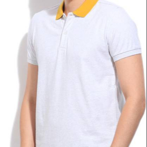 เสื้อยืดผู้ชายแบบเรียบ ผ้าฝ้าย 100% คอเสื้อตัดสี ลายพิมพ์รูปภาพ ผ้าปิเก้ ซักแบบ Bio-Washed แขนสั้น - Product Image 1