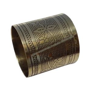 Servilletero redondo de metal personalizado al por mayor con diseño grabado para aniversario, boda, restaurante, decoración de mesa de comedor - Product Image 1