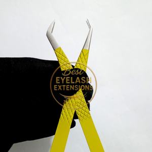 Pinzas Profesionales de Acero Inoxidable Amarillo para Extensión de Pestañas con Punta de Fibra y Agarre Antideslizante para Volumen y Aislamiento de Pestañas - Product Image 4