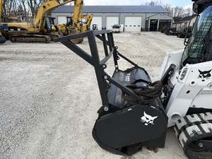 Chargeuse compacte sur chenilles Bobcat T770 avec pompe hydraulique et broyeur - Product Image 6