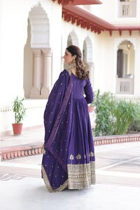 Vestido Salwar Kameez / Anarkali Tradicional de 3 Metros de Largo con el Diseño Más Atractivo, a Precio de Mayoreo de SIE 2026 - Product Image 5