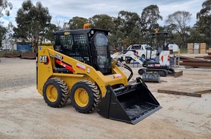 Chargeuse compacte CAT 226B3 d'occasion abordable Chargeuse compacte sur roues avec accessoire à vendre - Product Image 4