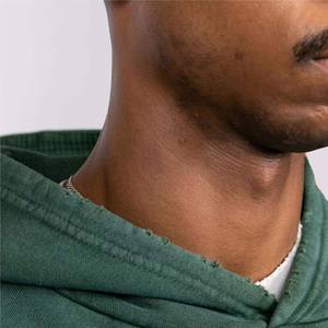 Basics Pull à capuche uni personnalisé avec poches kangourou Parfait pour un design personnalisé et des tenues décontractées Sweat à capuche respirant - Product Image 2