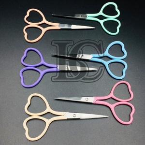 Tijeras profesionales Tijeras de manicura rectas de acero inoxidable con mango afilado en forma de corazón Cuidado de las uñas de la cutícula Sostenible - Product Image 3