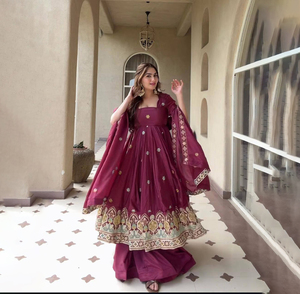 Traje Anarkali de Georgette Premium con Bordado de Hilo y Lentejuelas, Estilo Bollywood para Niñas, Venta al por Mayor - Product Image 1