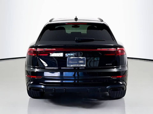 2025 Au dl Q8 Pres-tige 4dr SUV AWD w/55 TFSI 3.0L 6cyl Turbo essence/électrique mild hybrid 8A Neat - Product Image 4