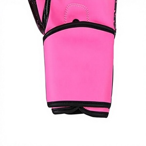 Gants de boxe MMA en cuir PU personnalisés de qualité supérieure avec logo, fermeture auto-agrippante pour le poignet, gants d'entraînement professionnels pour - Product Image 6