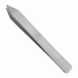 Clip para cejas con cabeza inclinada de alta calidad, pinzas para cejas de acero inoxidable, herramienta cosmética de embalaje, pinzas puntiagudas para pestañas - Product Image 1