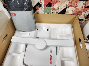 Machine à coudre, à quilter et à broder BRAND NEW B-e-r-n-i-n-a 880 Plus, nouveau MODULE, prête à la vente - Product Image 6