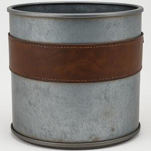 Maceta de cuero galvanizado de primera calidad con superficie de pátina, detalles artesanales hechos a mano que ofrecen utilidad funcional y decorativa - Product Image 5