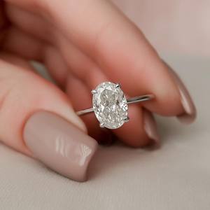 Anillo de compromiso de Halo oculto de diamante cultivado en laboratorio de corte ovalado personalizable, joyería fina de aniversario de plata de ley certificada IGI - Product Image 1