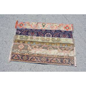 Alfombra Turca Vintage Beige de 2,5x3,3 pies, Lana Hecha a Mano, Diseño de Retales Rectangulares de Área Grande para Pasillo, Respaldo de Látex, Modelo de Habitación - Product Image 3