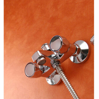 Robinets de bain et de douche, type de robinet et laiton, finition de surface chromée