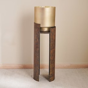 Porte-bougie en métal doré brillant, élégant accent décoratif pour centre de table et décoration intérieure - Product Image 6