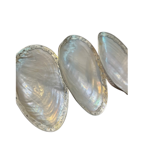 Plats en coquillage artisanaux exquis : grandes assiettes décoratives en nacre, vaisselle en nacre naturelle irisée pour les intérieurs de luxe - Product Image 3