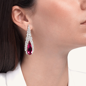 Pendientes Clásicos Plateados con Cristales de Corte Pera y Pavé de Diamantes de Imitación, Joyería de Boda para Mujer - Product Image 3