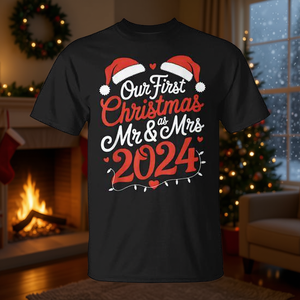 Nuestra primera camiseta navideña a juego para parejas, con el título de Sr. y Sra. 2024 - Product Image 3