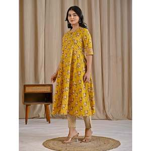 Traje Anarkali de Algodón con Estampado Floral Amarillo Jaal, Conjunto de Pantalón Salwar de Diseño Étnico Moderno para Fiestas y Ocasiones Especiales, Hecho de Tela de Red - Product Image 5
