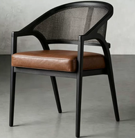 Fauteuil de salle à manger en bois massif de style Mid-Century avec dossier en rotin tressé et coussin en cuir véritable, mobilier de salle à manger pour villa et maison d'hôtes