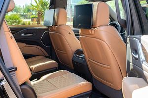 Escalade 2023 4WD Sport, moteur V8 de 6,2 litres, très bien équipé, non modifié - Product Image 6