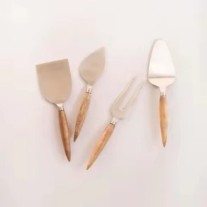 Ensemble d'outils uniques pour couteaux à fromage manche en résine ensemble de couteaux à fromage en acier inoxydable pour cuillère à pizza à fromage faite à la main - Product Image 4