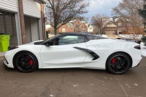 Corvette Stingray Convertible 2LT 2020, 1 Dueño, ~19,200 Millas, Motor V8 de 6.2 Litros, Equipamiento de Alta Gama, Interior Rojo - Product Image 2
