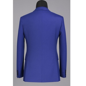 Vente flash Blazer formel bleu royal avec une coupe confortable et un design contemporain pour une utilisation professionnelle et tendance Disponible à la vente - Product Image 1