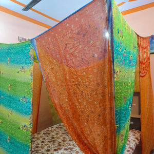 Hermosa decoración Bohemia para el hogar, dosel de cama Sari multicolor oscuro con mosquitera para tienda de campaña - Product Image 1