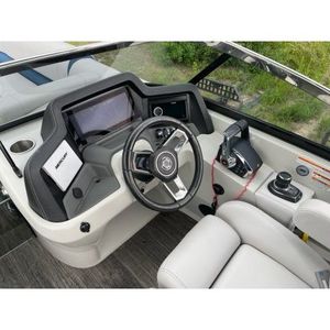 Pare-brise Avalon Catalina Quad Lounge 27 pieds, modèle 2023, état d'occasion - Product Image 2