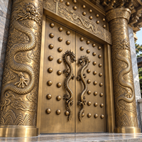 Porte d'entrée double en cuivre gaufré avec panneaux de verre décoratifs pour les projets d'entrée de villas, d'hôtels et de temples