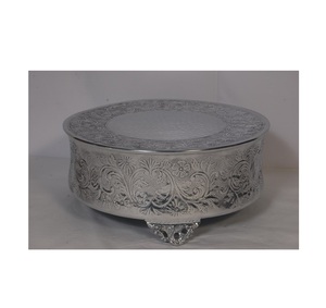 Soporte de pastel de metal de latón impreso con diseño de hoja terminada en relieve, chapado en oro de forma redonda, uso de artículos para el hogar y la fiesta - Product Image 5