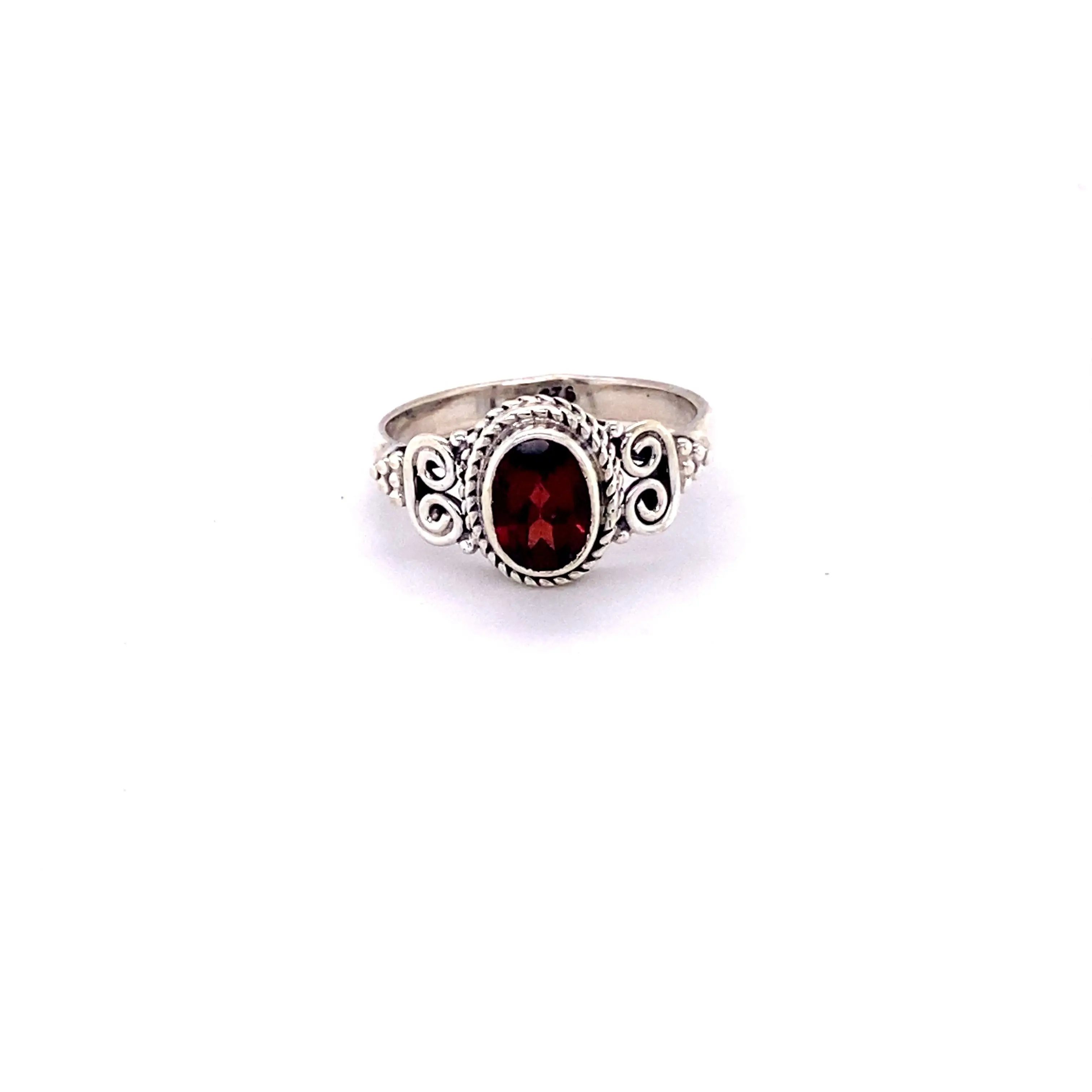 लाल गार्नेट रत्न के साथ भारतीय हस्तनिर्मित 925 स्टर्लिंग चांदी की अंगूठी