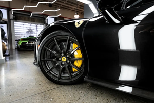 ZFF96NMA7P0298001 2023 ไฮบริดซูเปอร์คาร์ ขับเคลื่อนสี่ล้อ AWD เครื่องยนต์ 4.0 ลิตร ทวินเทอร์โบ V8 986 แรงม้า แรงบิด 800 นิวตันเมตร แบตเตอรี่ 7.9 กิโลวัตต์ชั่วโมง 400 โวลต์ ไมล์วิ่งน้อย - Product Image 4