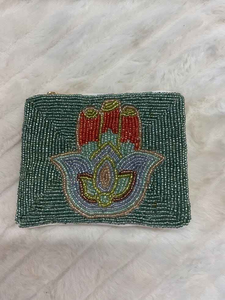 Porte-monnaie en perles de rocaille en forme de cœur, ce porte-monnaie est la combinaison parfaite de style et de commodité, sac par MD HANDICRAFTS - Product Image 5