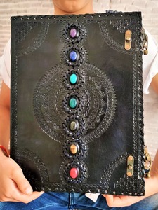 Journal en cuir A5 extra large avec logo personnalisé livre de sorts reliés en spirale organisateur de sept pierres de chakra emballage de boîte-cadeau de couture de fil - Product Image 5