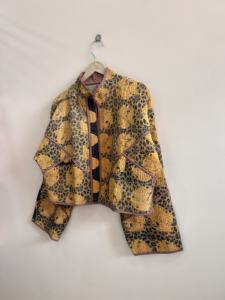Chaqueta Corta de Algodón Vintage Hecha a Mano con Acolchado Kantha, Estilo Boho - Product Image 4