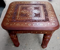 Chowki de prière en bois moderne fait main avec incrustations florales et pieds sculptés |   Bajot pour la décoration de Mandir ou de la maison