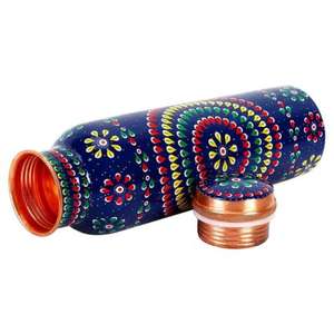 Bouteille d'eau en cuivre pur fabriquée à la main pour une vie durable et combinant tradition, santé et responsabilité environnementale - Product Image 1