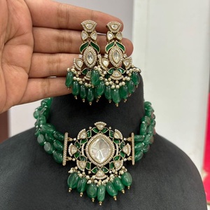 Superbe tour de cou plaqué or Moissanite Polki Kundan de meilleure qualité avec boucles d'oreilles Collection de vêtements de fête de mariage pour femmes - Product Image 1