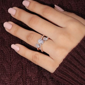 Bague de fiançailles en or massif 14 carats personnalisable 1.98ct VS ovale coupe IGI Lab anniversaire design professionnel pour les fêtes - Product Image 3