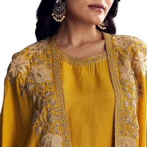 Costume Sharara en soie jaune avec cape Zari brodée pour femme fête de mariage indienne et tenue de fête traditionnelle - Product Image 2
