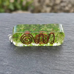 Collier pendentif en orgone de péridot naturel |   Pendentif en pierre précieuse énergétique de guérison en cristal fait main |   Orgonite Spirituelle en Gros - Product Image 2