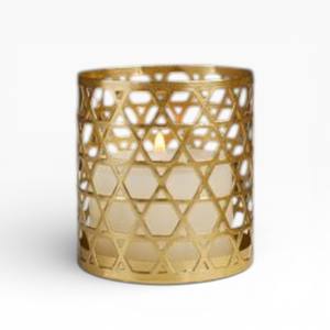 Bougeoirs en métal antique en laiton avec motif micro-coupé abstrait pour une décoration d'ambiance élégante - Product Image 2