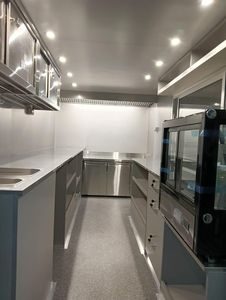 Camion de restauration rapide motorisé de 4 m en fibre de verre/aluminium entièrement équipé, remorque de camion de restauration personnalisée avec équipement de cuisine complet - Product Image 2