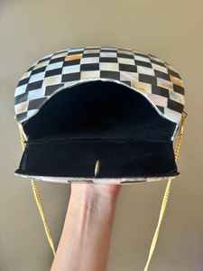 Bolso de mano de noche de aspecto real de lujo más vendido, monedero de resina perla madre de alta calidad, cierre de cremallera, logotipo, diseño de Metal epoxi - Product Image 2