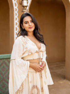 Robe longue bohème en coton blanc et vert brodée, fluide, pour l'été, les vacances et les occasions spéciales - Product Image 4