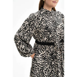 Vestido de Gasa Talla Grande con Cintura Imperio y Detalle Fruncido - Product Image 4