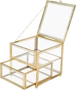 Caja de Joyería de Metal y Vidrio con Acabado Elegante y Duradero, Diseño Moderno en Forma de Cabaña, Ideal para Exhibir Joyería Moderna - Product Image 5